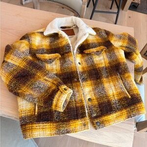 Levi's Sherpa-Lined Jacket with Brown Accents